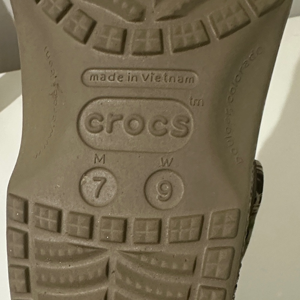 CROCS W9 Camouflage Shoes - Picture 2 of 11